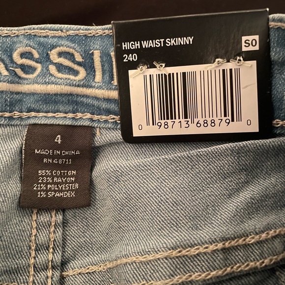 Skinny High Rise ankle length, two tone jeans! - Picture 4 of 4